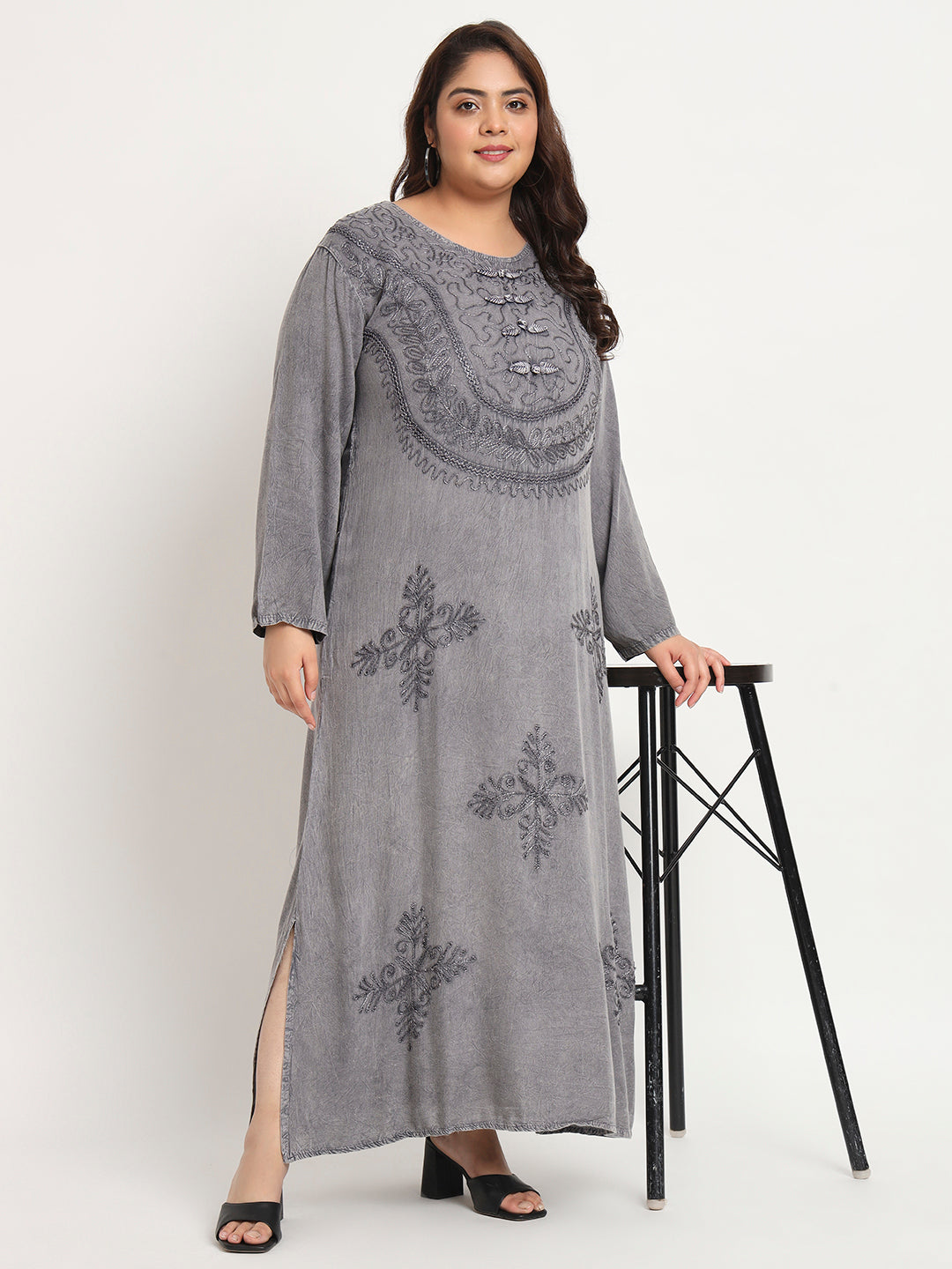 Plus Size Floral Embroidered Straight Kurta